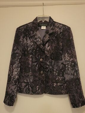 Harve Bernard Black and Cream Floral Lace Stule Jacket